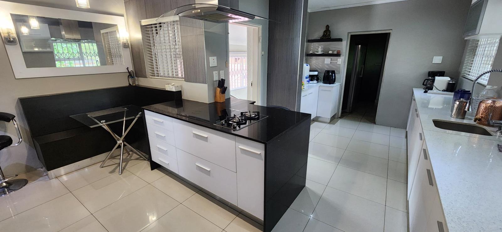 6 Bedroom House in Dewetshof