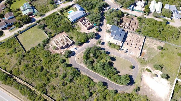 688 m² Land