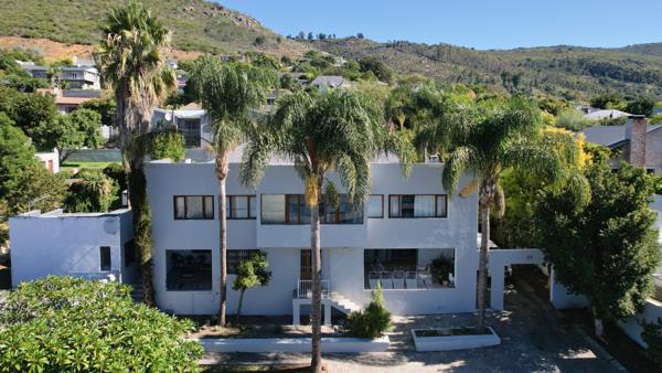 6 Bedroom House