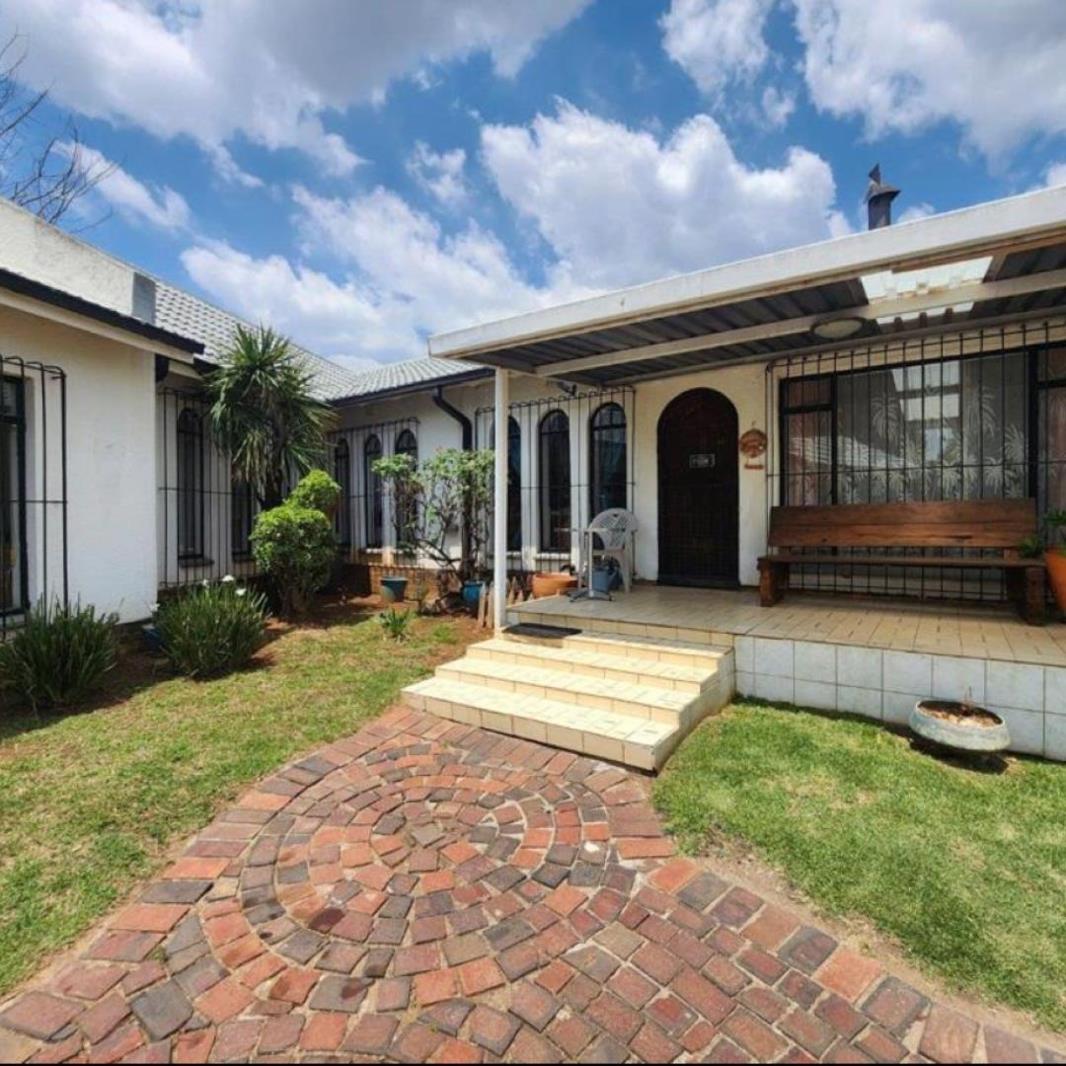 4 Bedroom House in Verwoerdpark