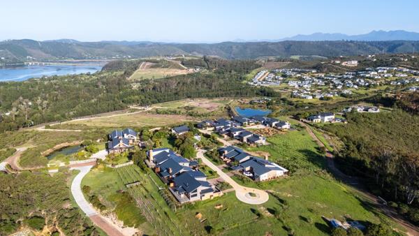 411 m² Land