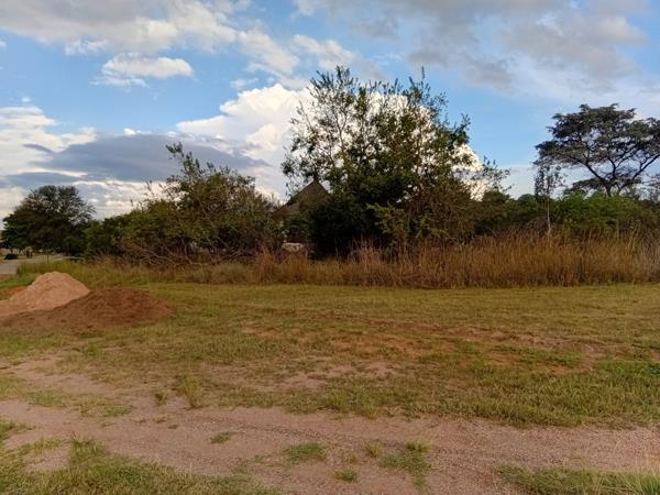 1 136 m² Land
