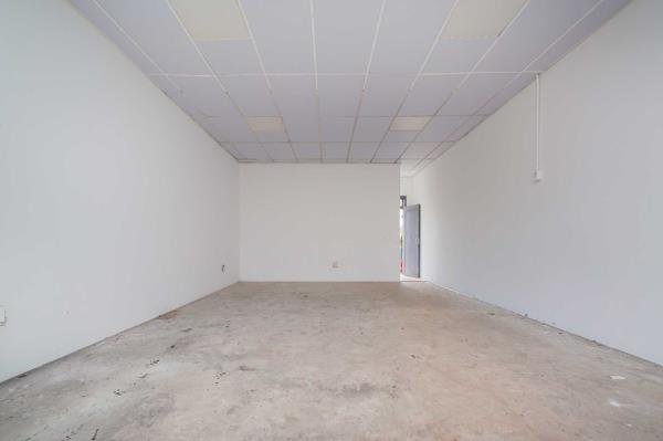 50 m² Retail Space