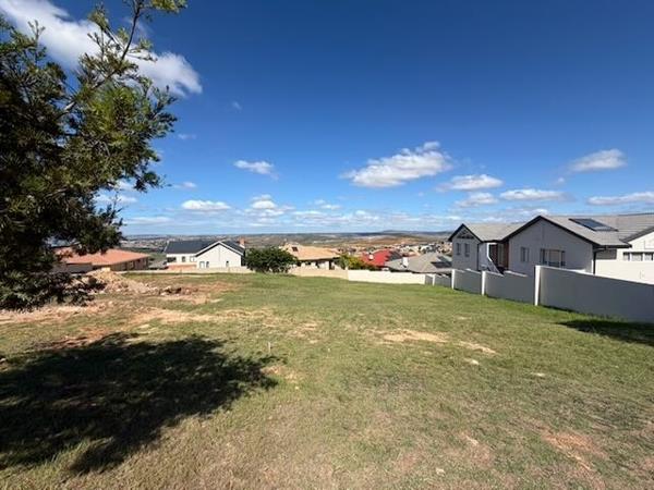 608 m² Land
