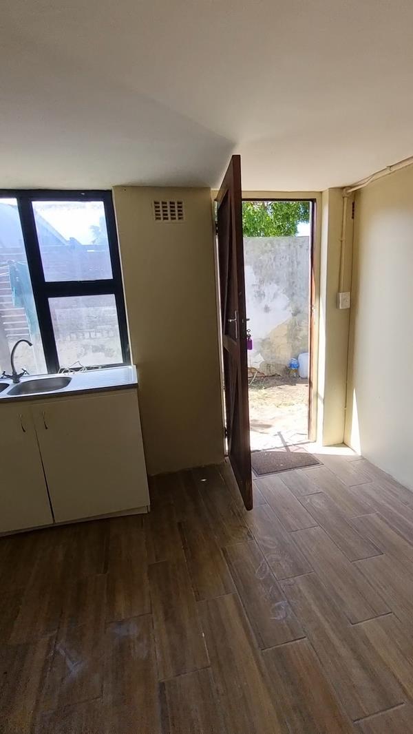 1 Bedroom Garden Cottage in Walmer Estate