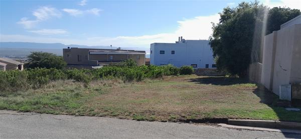 600 m² Land