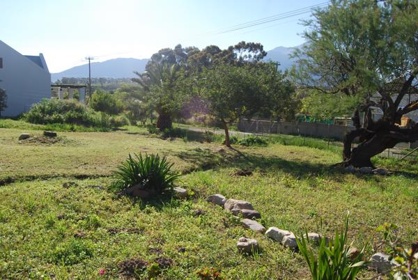 444 m² Land