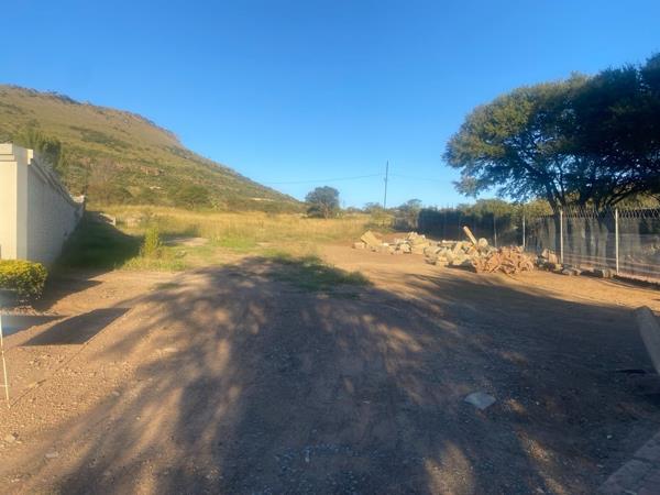 1 813 m² Land
