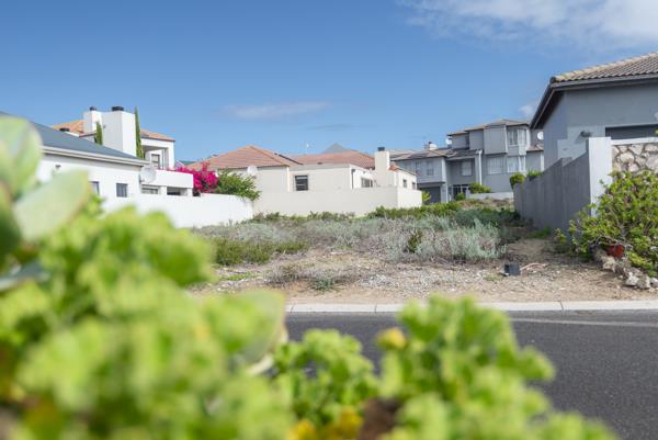 370 m² Land