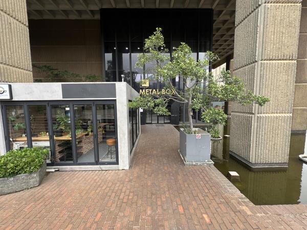 332.9 m² Commercial space