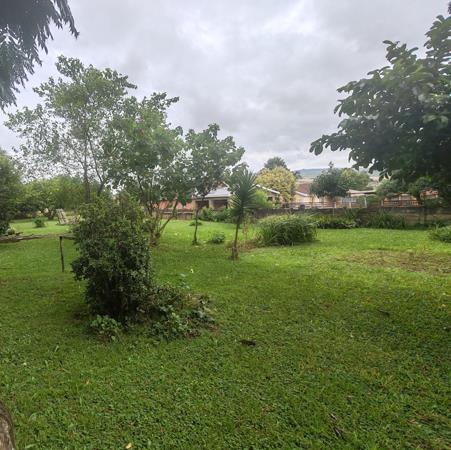 1 012 m² Land