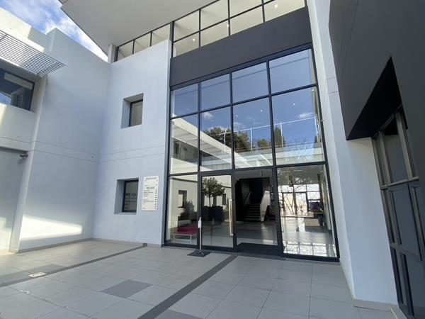 104 m² Commercial space