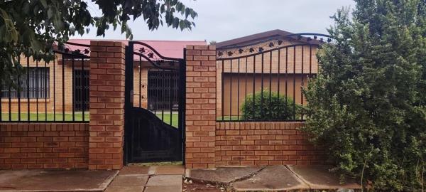 6 Bedroom House