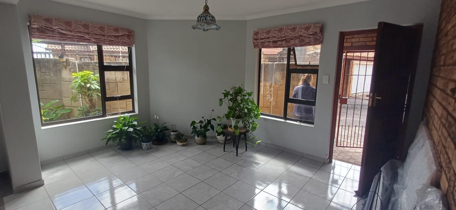 3 Bedroom Townhouse to rent in Pomona | RR4663055 | Private Property