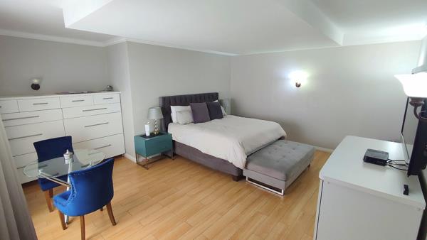 6 Bedroom House
