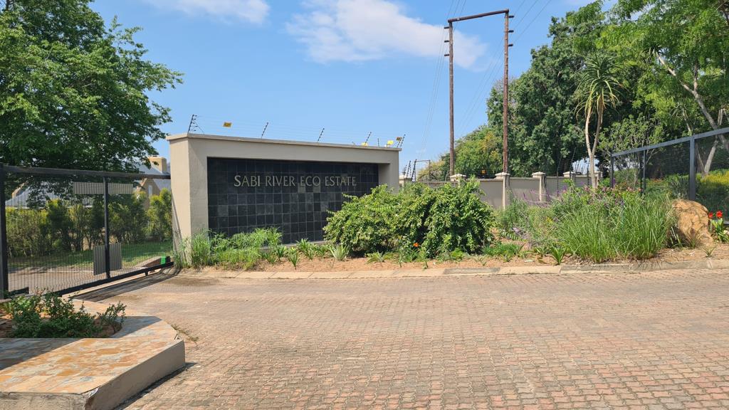1 636 m² Land