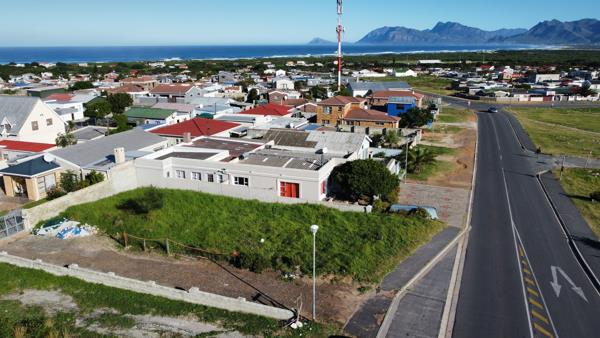 325 m² Land