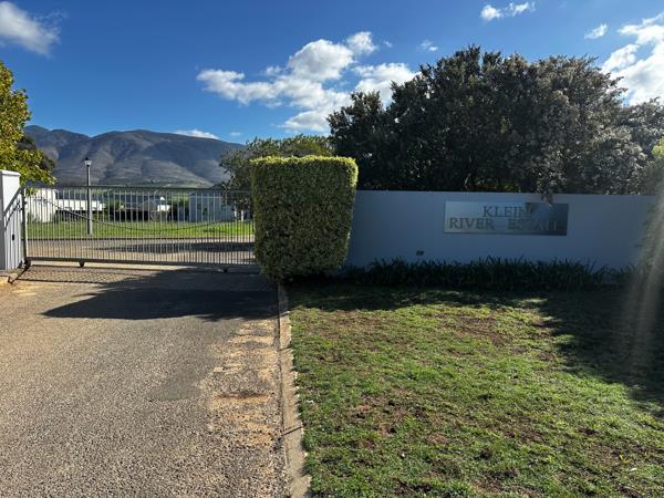 1 038 m² Land