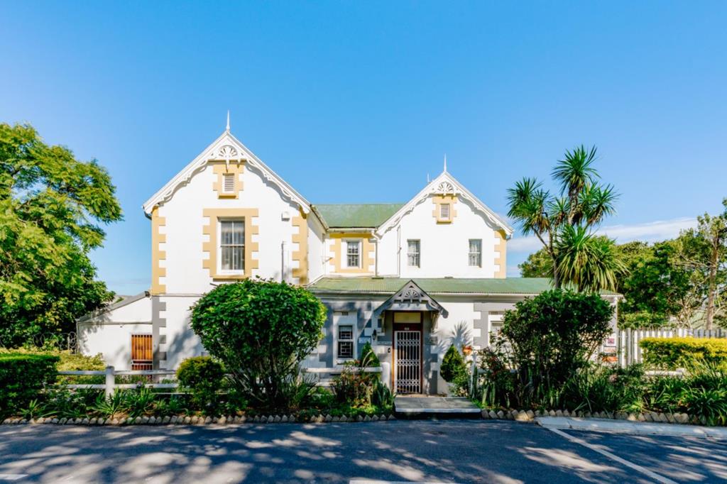 15 Bedroom House