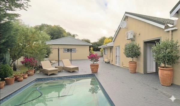 6 Bedroom House