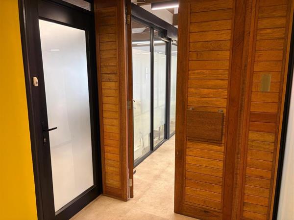 347 m² Office Space