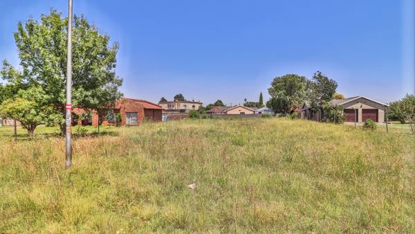 1 115 m² Land
