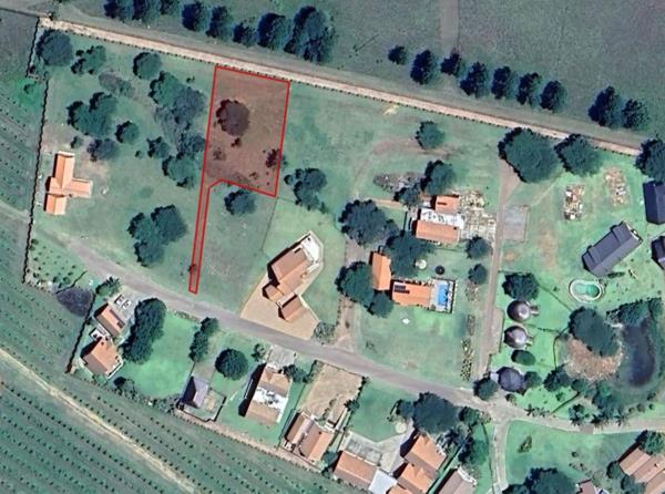1 733 m² Land