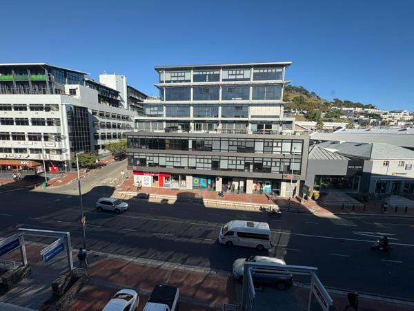 242 m² Commercial space