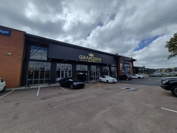 1 755 m² Retail Space