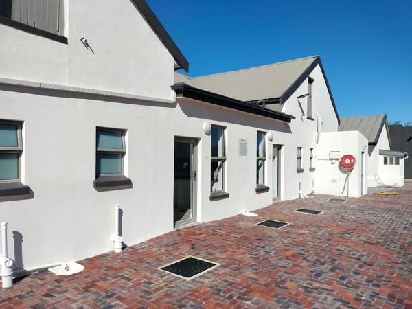 768 m² Office Space