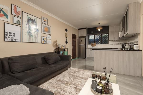 Apartment in Mondeor, Johannesburg South - More