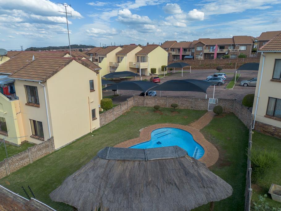 Apartment in Mondeor, Johannesburg South - View 2