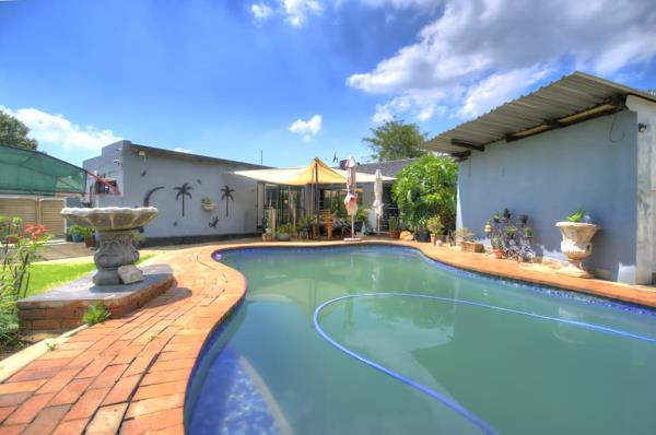 6 Bedroom House