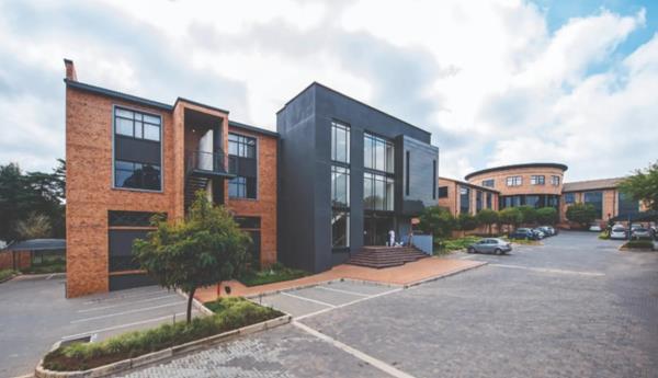 1 384.9 m² Office Space