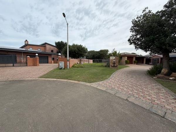 1 088 m² Land