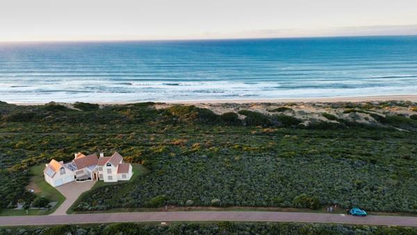 3 676 m² Land
