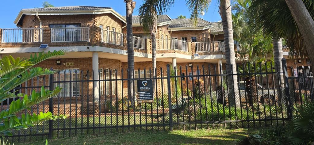 6 Bedroom House