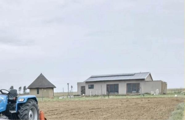 4.3 ha Smallholding