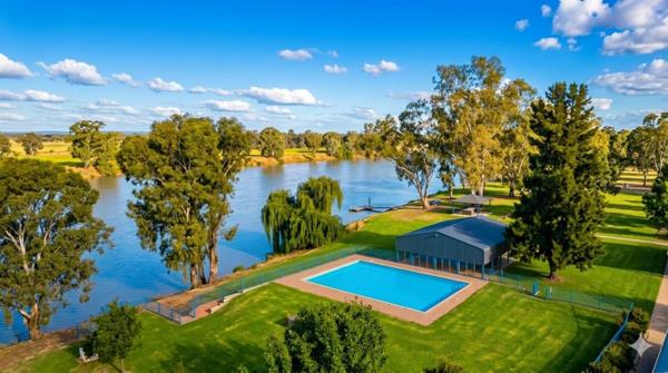 407 m² Land