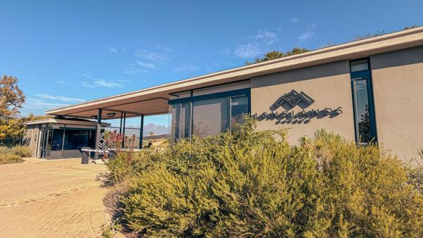 572 m² Land