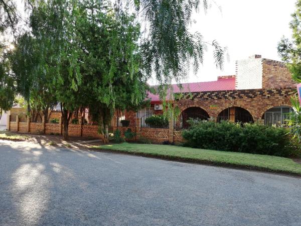 6 Bedroom House