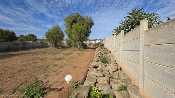 1 005 m² Land