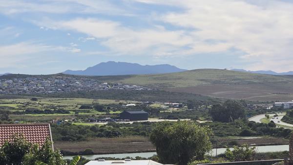 1 005 m² Land