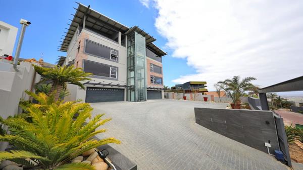 6 Bedroom House