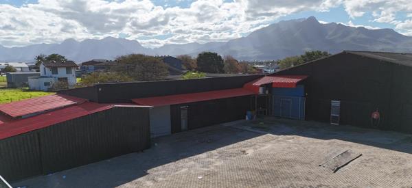 1 400 m² Industrial space