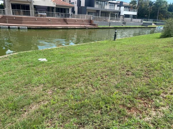 1 050 m² Land