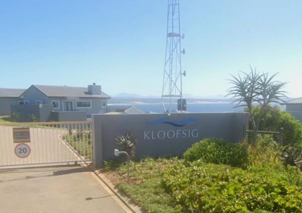 1 053 m² Land
