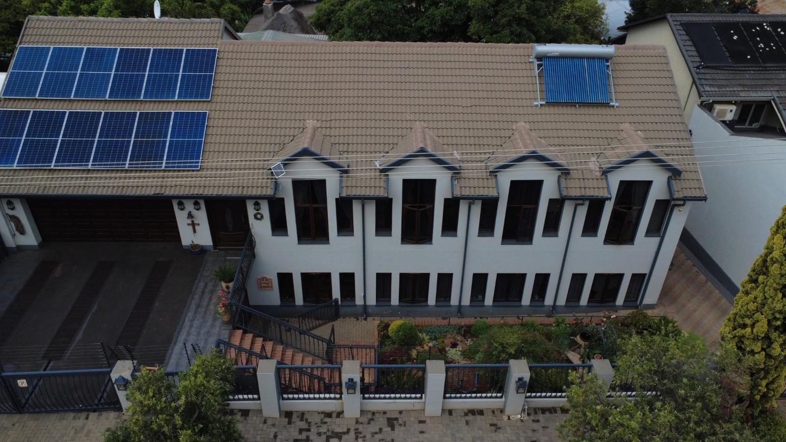 8 Bedroom House in Waverley