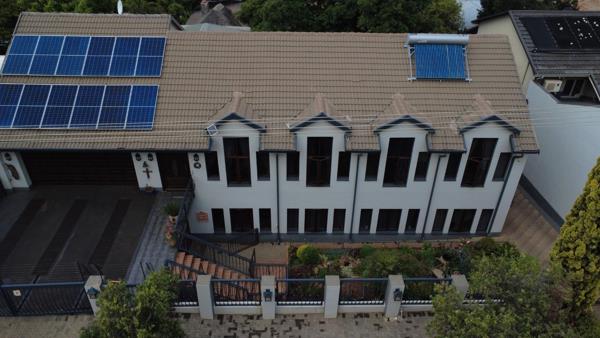 8 Bedroom House