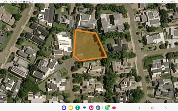 1 642 m² Land